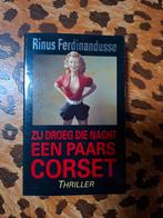 Zij droeg die nacht een paars corset - Rinus Ferdinandusse, Ophalen of Verzenden, Gelezen, Rinus Ferdinandusse, Nederland
