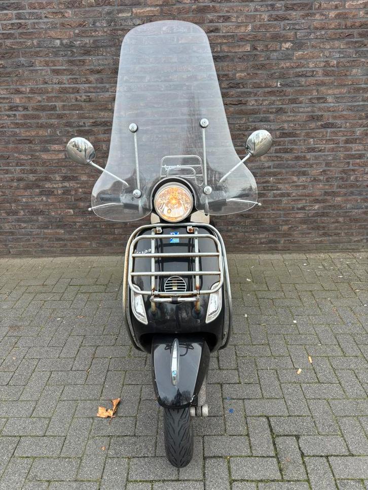 Vespa LX 4 Takt 25 Km 2012 ( S LXV ZIP PRIMAVERA SPRINT ), Fietsen en Brommers, Scooters | Vespa, Zo goed als nieuw, Vespa LX