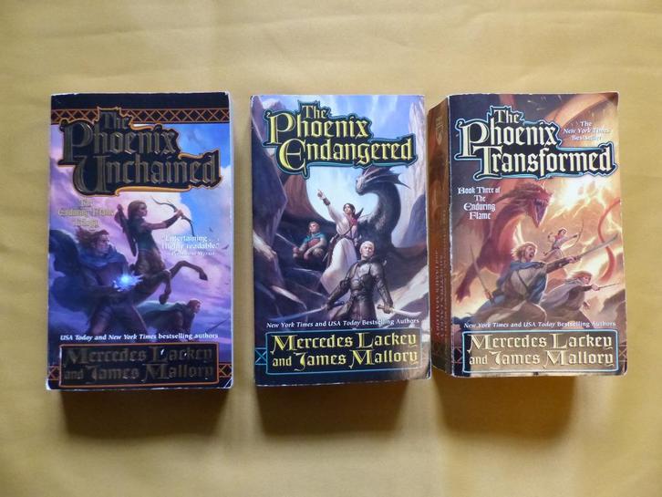 The phoenix unchained, endangered, transformed, triology, Boeken, Science fiction, Gelezen, Ophalen of Verzenden