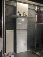 wand stelling + planken en hangstang, Ophalen, Zo goed als nieuw