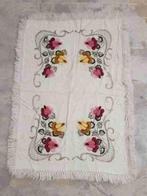 Vintage retro tafelkleed hangemaakt bloemen 133/90 franjes, Huis en Inrichting, Stoffering | Tapijten en Kleden, Gebruikt, 50 tot 100 cm