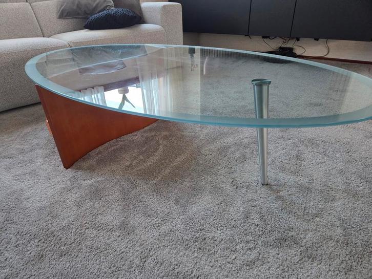 Glazen ovale salontafel met houten accenten, Huis en Inrichting, Tafels | Salontafels, Gebruikt, Minder dan 50 cm, 50 tot 100 cm