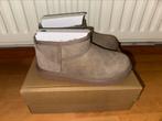 UGG Classics Mini Ultra Maat 36, Kleding | Dames, Schoenen, UGG, Beige, Nieuw, Ophalen of Verzenden
