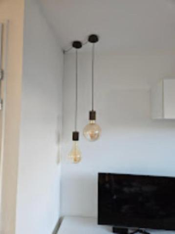 Twee hanglampen, led dimbaar beschikbaar voor biedingen