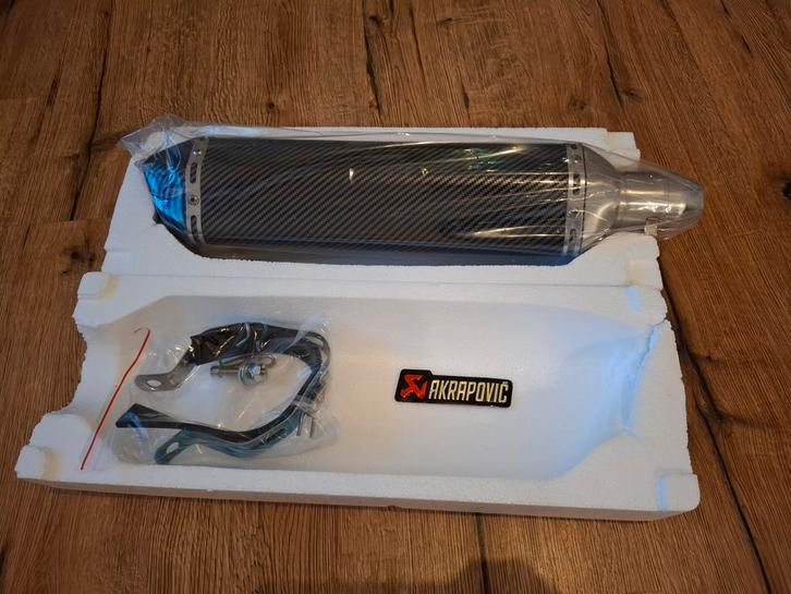 Akrapovic replica uitlaat 400cc en 500cc piaggio, Fietsen en Brommers, Fietsaccessoires | Fietsaccu's, Zo goed als nieuw, Ophalen of Verzenden