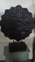 super mooie ronde teak houten plaat bewerkt op voet, Ophalen of Verzenden