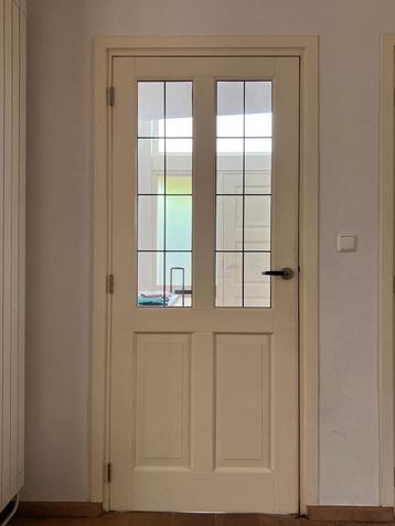Binnendeur met glas beschikbaar voor biedingen