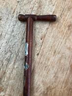 Houten wandelstok met emblemen, Ophalen, Zo goed als nieuw