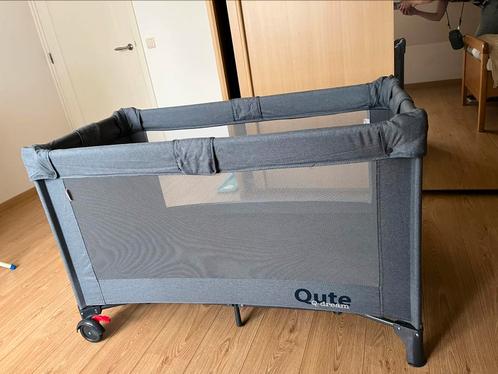 Campingbedje met extra comfortabel matras, Kinderen en Baby's, Babywiegjes en Ledikanten, Zo goed als nieuw, Reisbedje, Ophalen