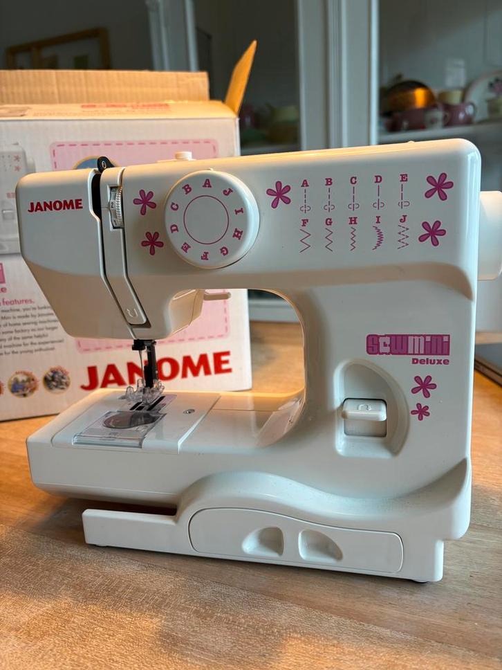 Janome sew mini kinder naaimachine, Hobby en Vrije tijd, Naaimachines en Toebehoren, Zo goed als nieuw, Naaimachine, Overige merken