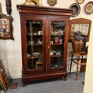 Biedermeier kast beschikbaar voor biedingen