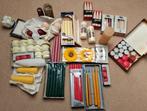 Ruim assortiment aan kaarsen in handige opbergdoos + dekse, Ophalen, Nieuw, Overige materialen, Minder dan 25 cm