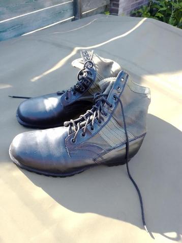 jungle boots beschikbaar voor biedingen