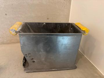 Lijmbak/lijmverdeelbak 15 en 10 cn beschikbaar voor biedingen