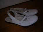 Open witte leren instappers / pumps van Caprice, maat 39 / 6, Pumps, Verzenden, Wit, Zo goed als nieuw