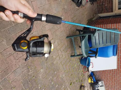 Kleine werp hengel met nieuwe molen, Watersport en Boten, Hengelsport | Roofvissen, Gebruikt, Werphengel, Ophalen