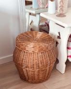 Rotan vintage mand, Huis en Inrichting, Woonaccessoires | Schalen en Manden, Rond, Zo goed als nieuw, Riet, Verzenden