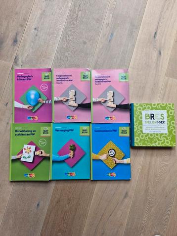 Schoolboeken voor onderwijsassistenten en pedagogiek beschikbaar voor biedingen