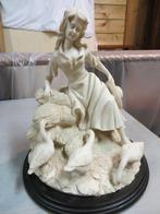 beeld ganzenhoedster, Ophalen, Zo goed als nieuw, Mens