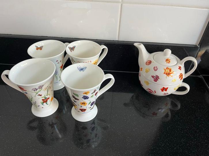 Janneke Brinkman theepot, kop en mokken - Tulpen, Huis en Inrichting, Keuken | Servies, Nieuw, Kop(pen) en/of Schotel(s), Overige stijlen