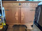 Dressoir met hout bewerking, Ophalen