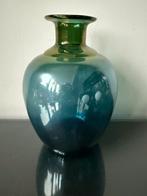 Prachtige vaas groen blauw iriserend, Antiek en Kunst, Ophalen of Verzenden