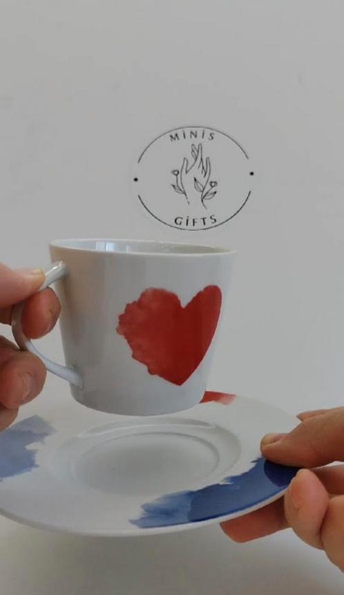 "Nieuw porseleinen kopje met schoteltje –perfect cadeau, Huis en Inrichting, Keuken | Servies, Nieuw, Kop(pen) en/of Schotel(s)