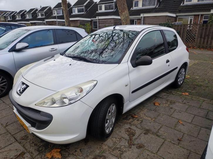 Peugeot 206+ 1.1 XR 3D 2010 Wit (APK 9/26 + grote beurt), Auto's, Peugeot, Particulier, 206+, Centrale vergrendeling, Elektrische ramen