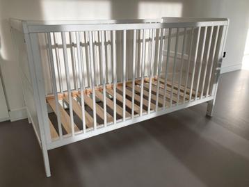 Babybedje (140cm x 70cm) beschikbaar voor biedingen