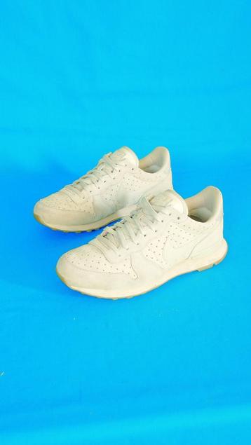 Nike Sneakers | White | Classic beschikbaar voor biedingen