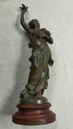 beeld / sculptuur van vrouw - Auguste Moreau - Art-Nouveau, Ophalen of Verzenden, Zo goed als nieuw, Mens