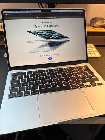 MacBook Air M4 - 13-inch 16GB 256GB hemelsblauw beschikbaar voor biedingen