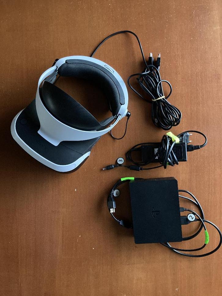 PlayStation 4 VR (v2 - CUH-ZVR2) in goede staat + 3 spellen, Spelcomputers en Games, Virtual Reality, Zo goed als nieuw, Sony PlayStation