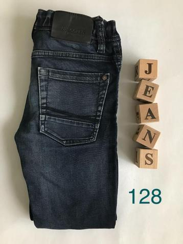 Unlocked spijkerbroek -128/ Donkerblauw smal model.ZGAN beschikbaar voor biedingen