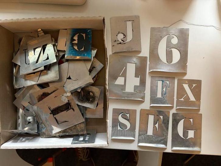 Sjablonen letters en cijfers, Hobby en Vrije tijd, Knutselen, Gebruikt, Materiaal, Ophalen of Verzenden