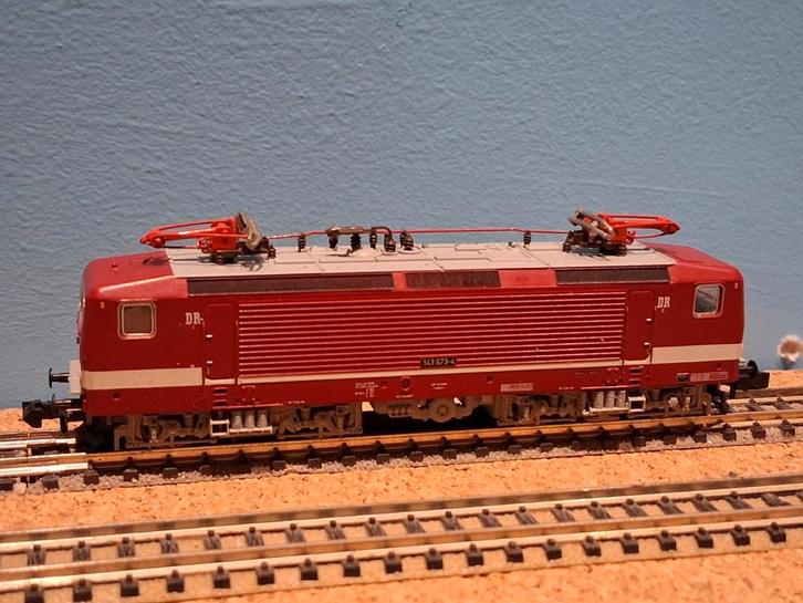 Loc BR 143 N-spoor, Hobby en Vrije tijd, Modeltreinen | N-Spoor, Gebruikt, Locomotief, Gelijkstroom, Roco, Analoog, Ophalen of Verzenden