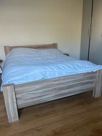 Bed van eikenhout beschikbaar voor biedingen