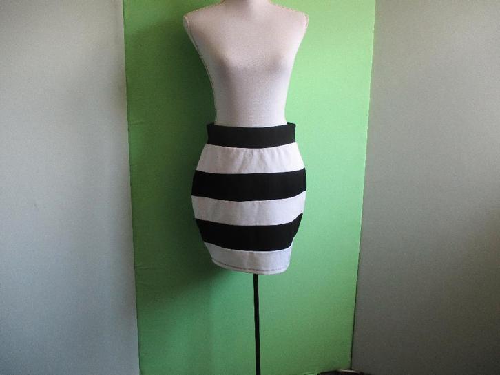 Amy & Ivy, Kleding | Dames, Rokken, Zo goed als nieuw, Maat 42/44 (L), Overige kleuren, Onder de knie, Ophalen of Verzenden