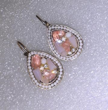 oorbellen hangers roze witte en opaal diamantjes beschikbaar voor biedingen