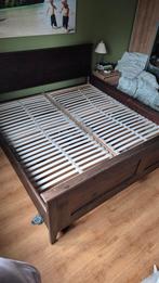 Houten tweepersoonsbed, Huis en Inrichting, Slaapkamer | Bedden, Ophalen, Gebruikt, Bruin, Klassiek