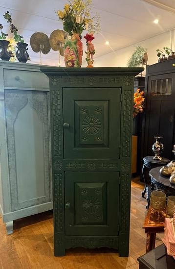 Antieke smalle kast, oud ondiep kastje, broodkast groen VdlM beschikbaar voor biedingen