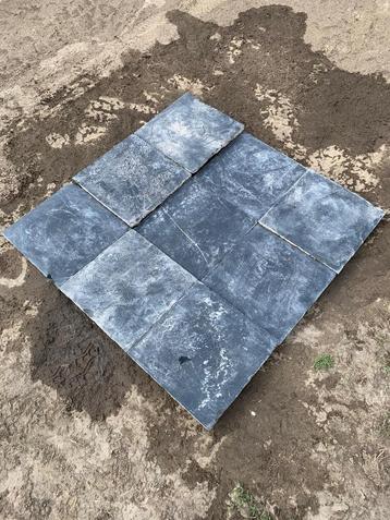 oude dallen/tegels in blauwsteen 35 x 35 (12,25m²) beschikbaar voor biedingen