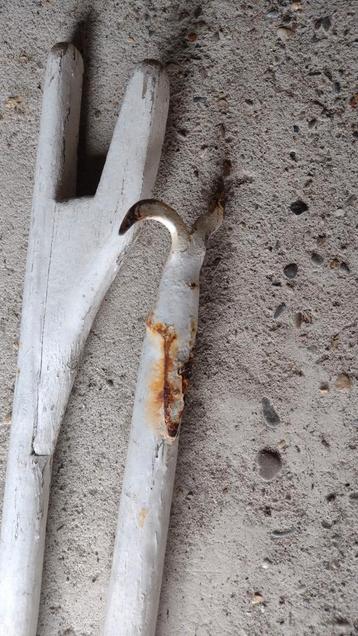 Heel oude vaarboom en pikhaak  beschikbaar voor biedingen