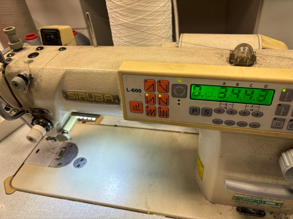 Siruba, Hobby en Vrije tijd, Naaimachines en Toebehoren, Ophalen, Zo goed als nieuw, Lockmachine, Overige merken