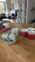 GreenGate set mokken/bekers/kopjes en waterfles, Ophalen of Verzenden, Porselein, Overige stijlen, Kop(pen) en/of Schotel(s)