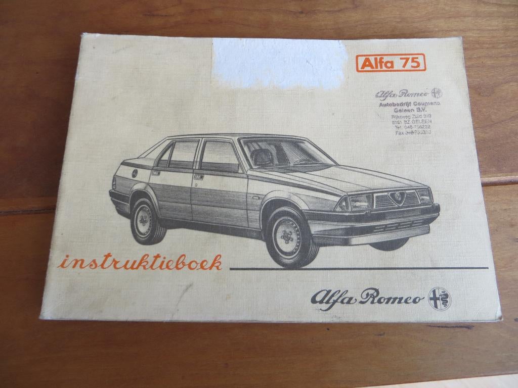 Instructieboek Alfa Romeo 75 incl. V6 1985, Auto diversen, Handleidingen en Instructieboekjes, Ophalen of Verzenden
