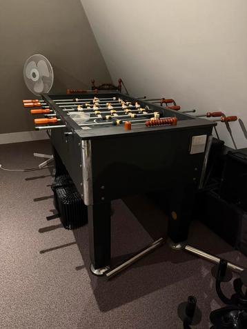 voetbaltafel beschikbaar voor biedingen