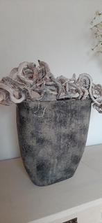 Mooie hele zware stenen pot grijstinten met houten decoratie, Minder dan 50 cm, Steen, Gebruikt, Ophalen