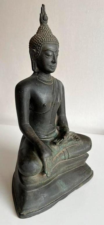 Vintage Groot Brons Gegoten Sakyamuni Buddha 18e/19e Eeuw beschikbaar voor biedingen