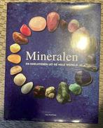 Boek mineralen en edelstenen uit de hele wereld 224blz, Verzamelen, Mineralen en Fossielen, Ophalen of Verzenden